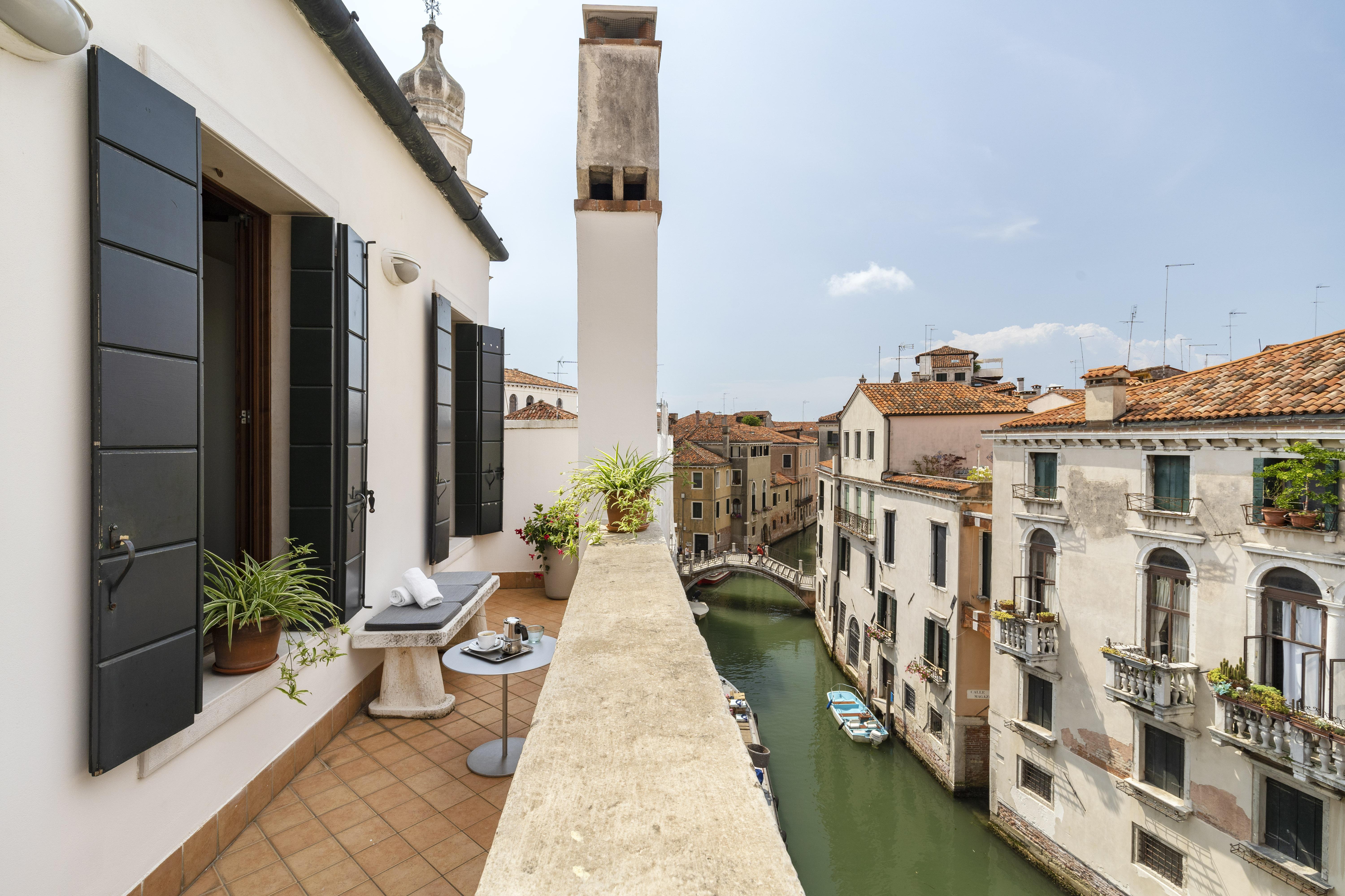 Palazzo Schiavoni Residenza D'Epoca & Suite-Apartments Venesia Bagian luar foto