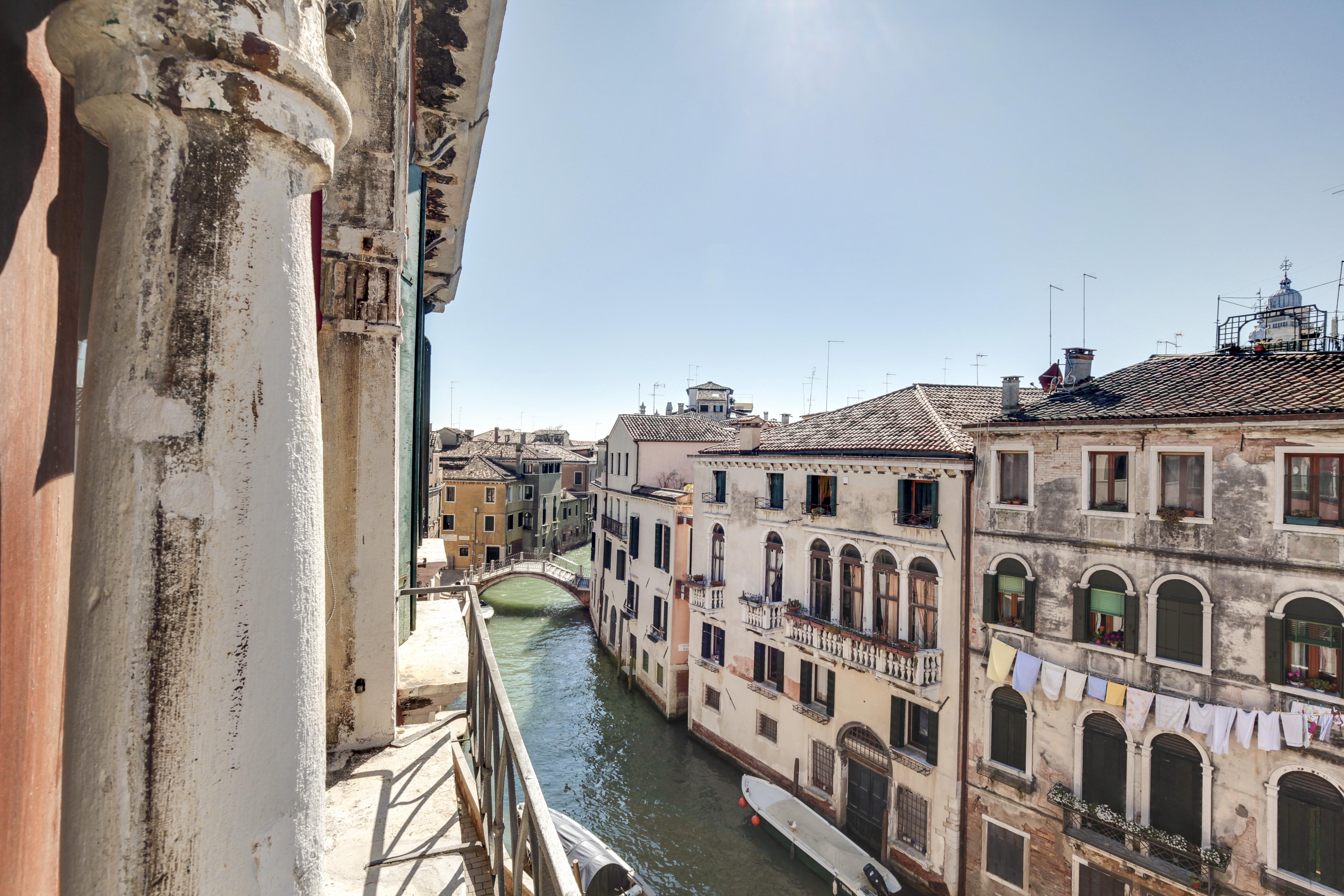 Palazzo Schiavoni Residenza D'Epoca & Suite-Apartments Venesia Bagian luar foto