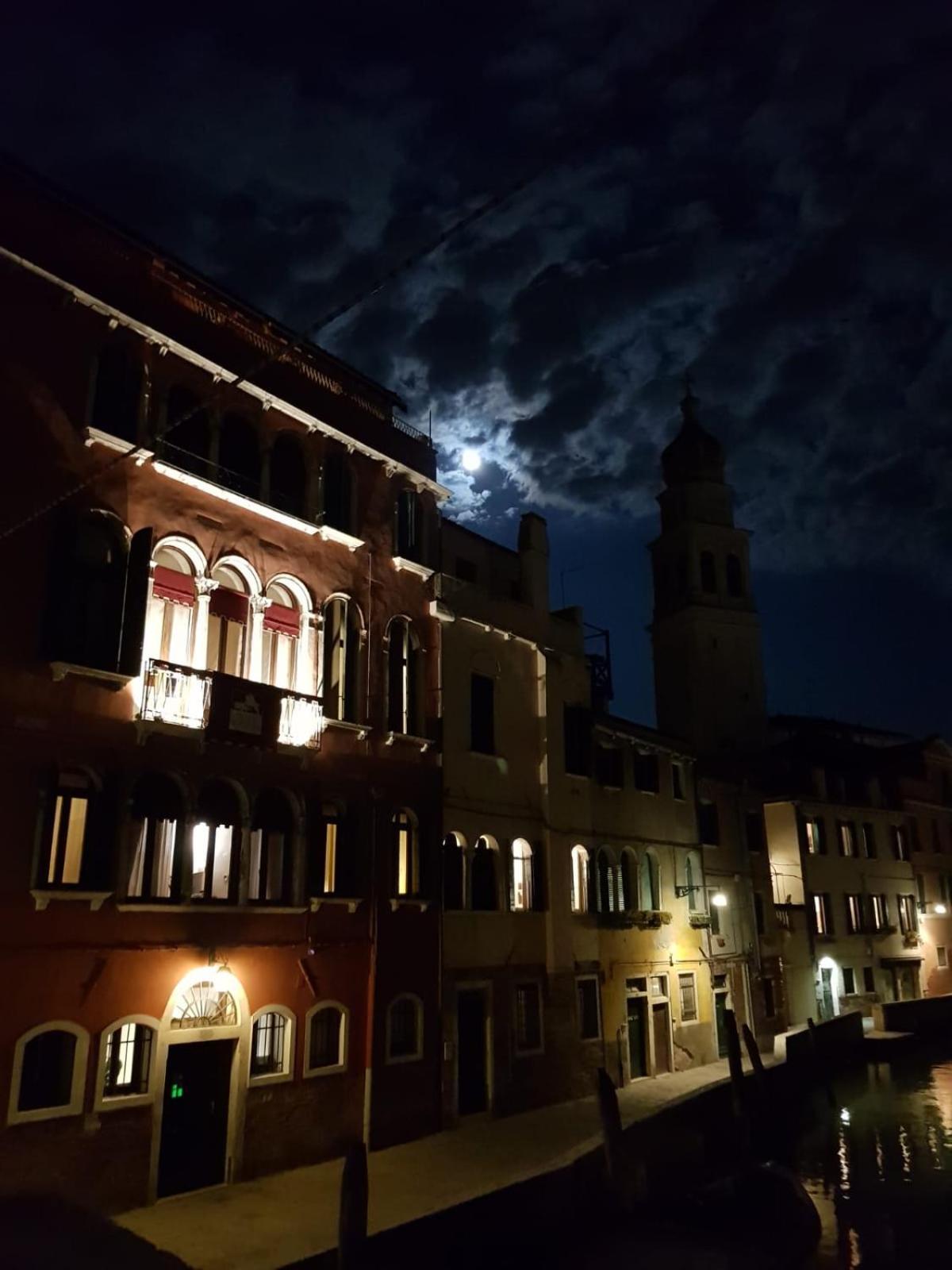 Palazzo Schiavoni Residenza D'Epoca & Suite-Apartments Venesia Bagian luar foto