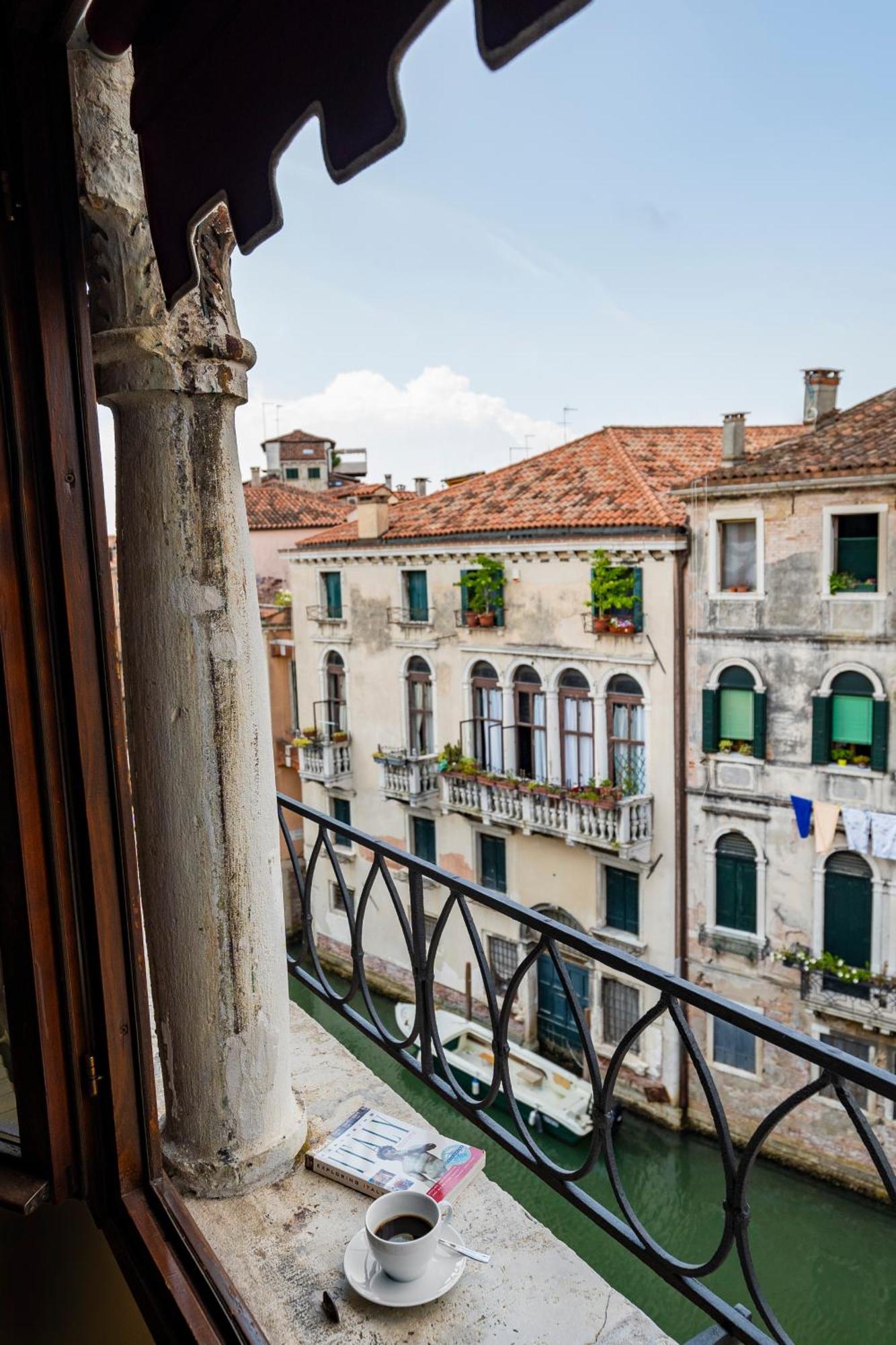 Palazzo Schiavoni Residenza D'Epoca & Suite-Apartments Venesia Bagian luar foto