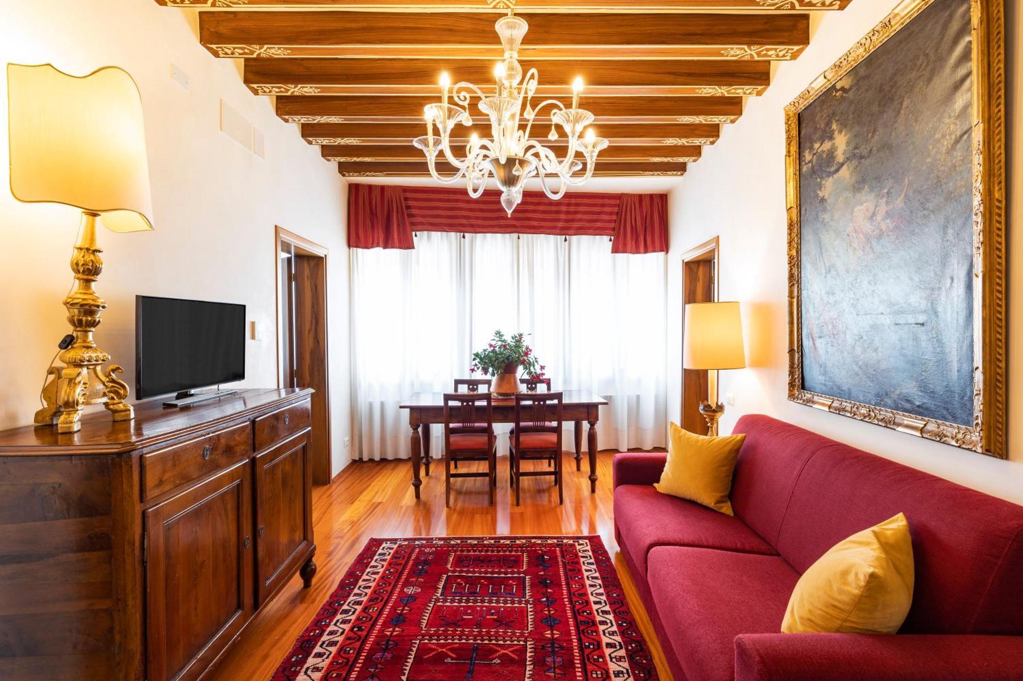 Palazzo Schiavoni Residenza D'Epoca & Suite-Apartments Venesia Bagian luar foto