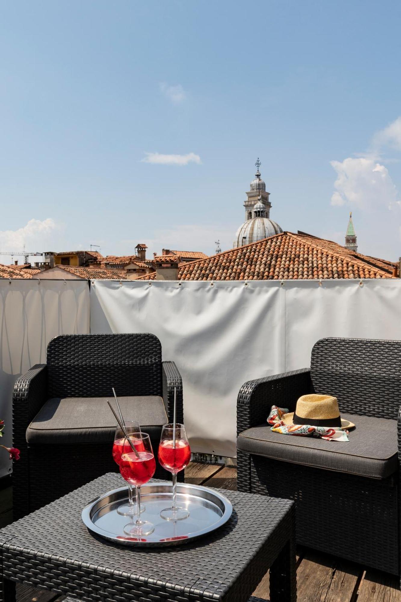 Palazzo Schiavoni Residenza D'Epoca & Suite-Apartments Venesia Bagian luar foto